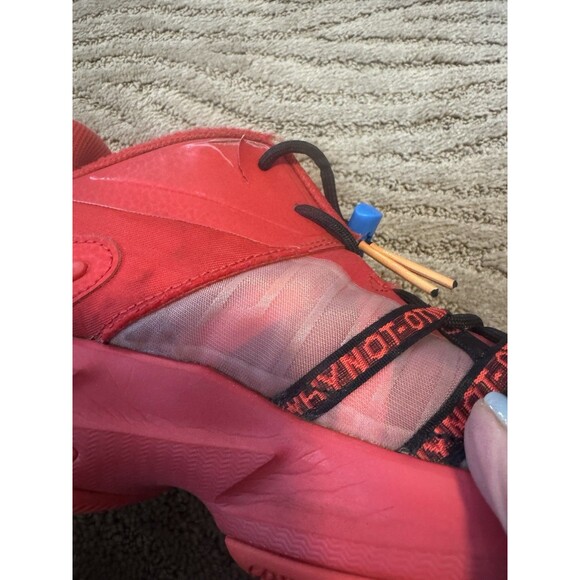 Athletic_Shoes